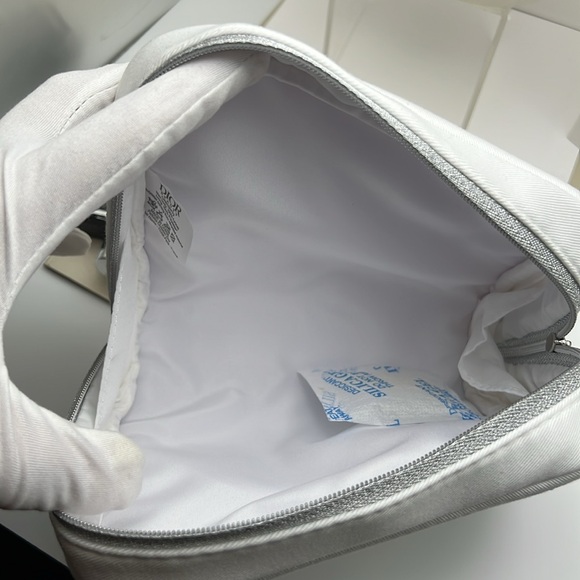 DiorWhite Cosmetic Pouch Shimmering Zip ClosureLipstick & Diorshow Mascara NWOT - Picture 12 of 17